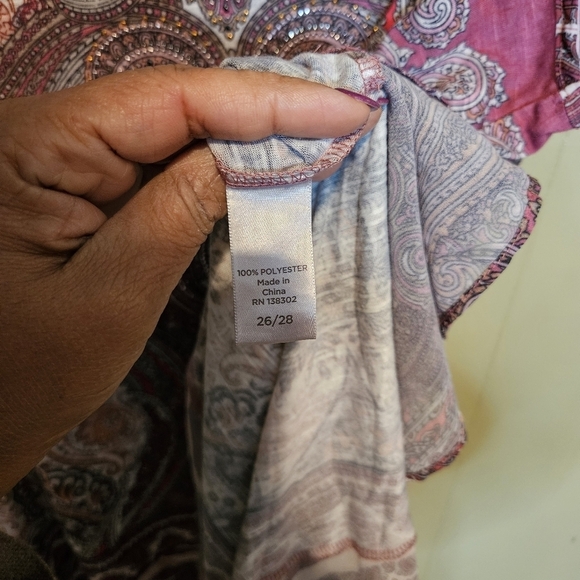 Avenue Paisley Print V-Neck Tank Top Plus-Size 26/28 - Boho, Summer, Travel - Picture 3 of 4